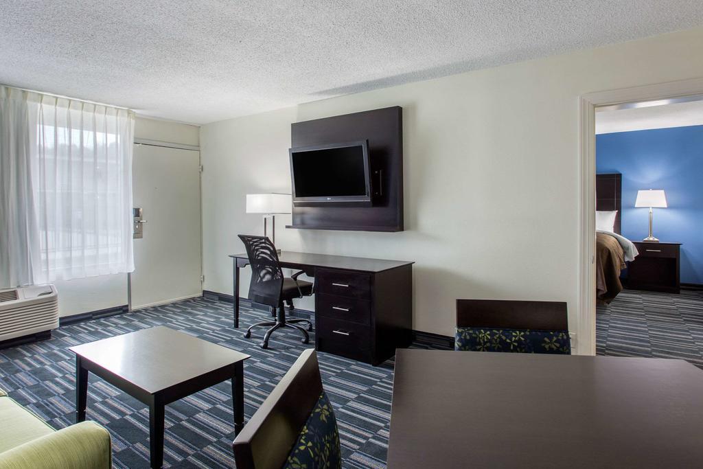 Days Inn And Suites By Wyndham Oxford Bagian luar foto