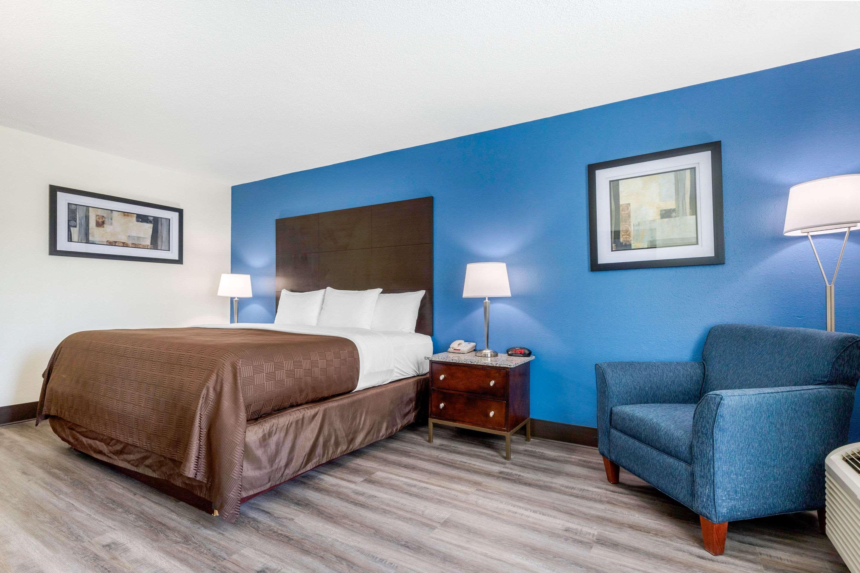 Days Inn And Suites By Wyndham Oxford Bagian luar foto