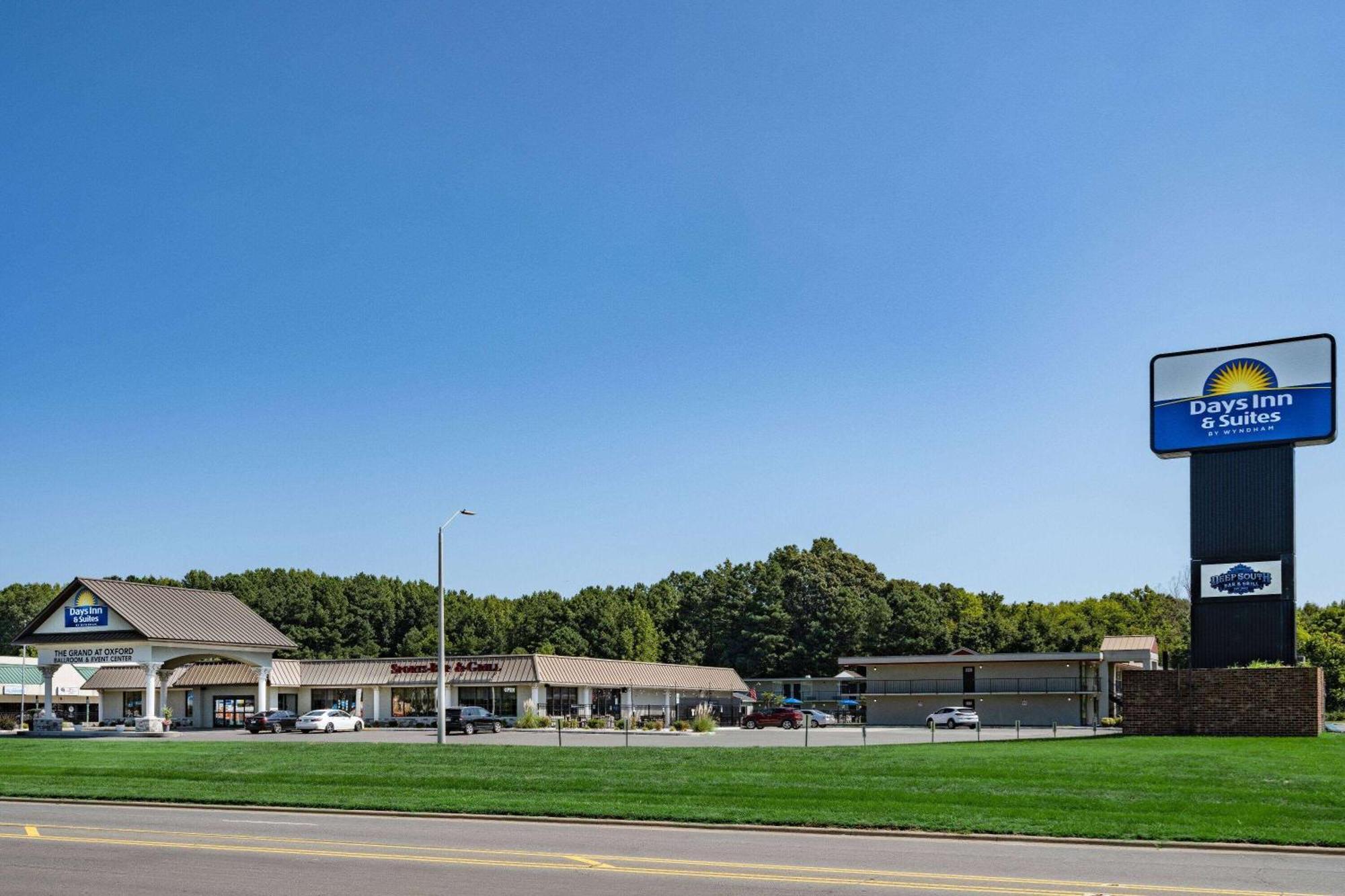 Days Inn And Suites By Wyndham Oxford Bagian luar foto