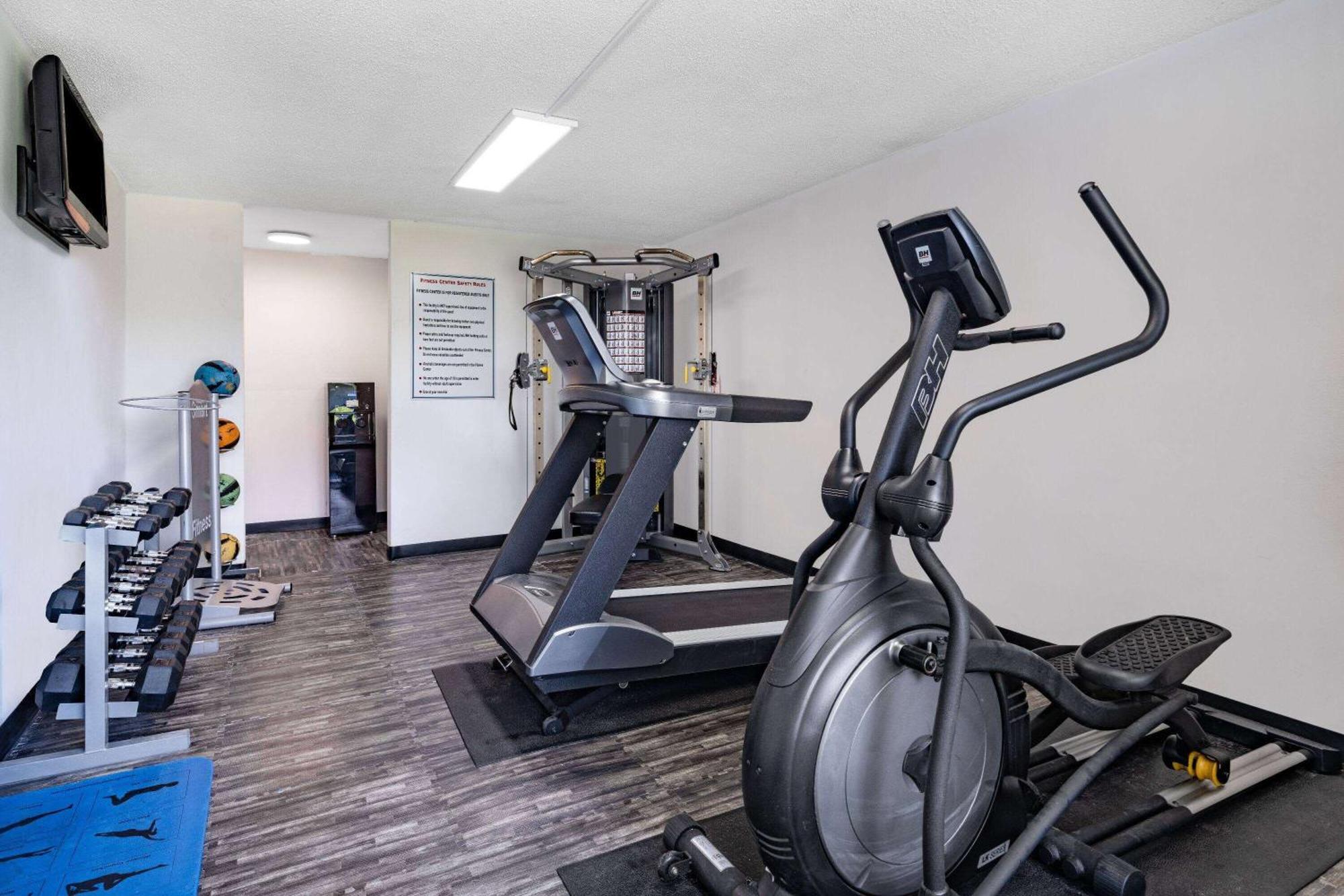 Days Inn And Suites By Wyndham Oxford Bagian luar foto
